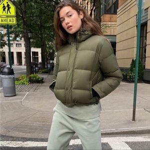 Aritzia TNA Super Puff Shorty